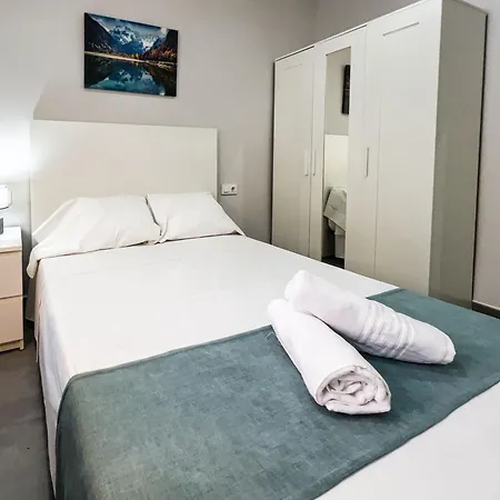 Plaza Fuente - Playa Victoria Apartamento *